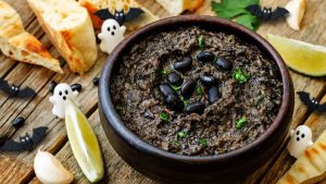 houmous couleur noire et deco halloween