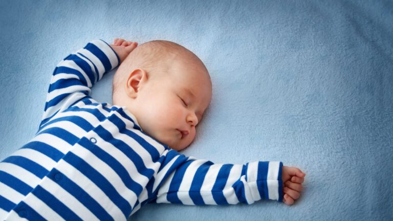 Jetez l’oreiller qui façonne la tête de votre bébé, déclare la FDA