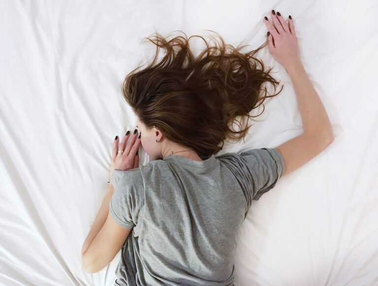 Les adolescents populaires dorment moins que leurs pairs, selon une étude