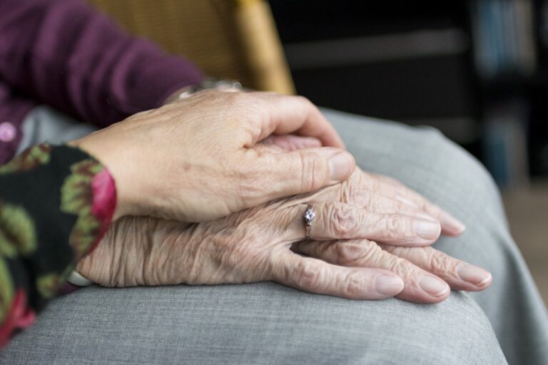 Un essai national réduit en toute sécurité la prescription d'un antipsychotique puissant pour les personnes âgées
