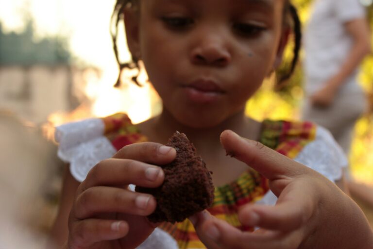 Un côté sombre du chocolat noir ?  Une nouvelle étude révèle un risque très minime pour les enfants liés aux métaux contenus dans les chocolats