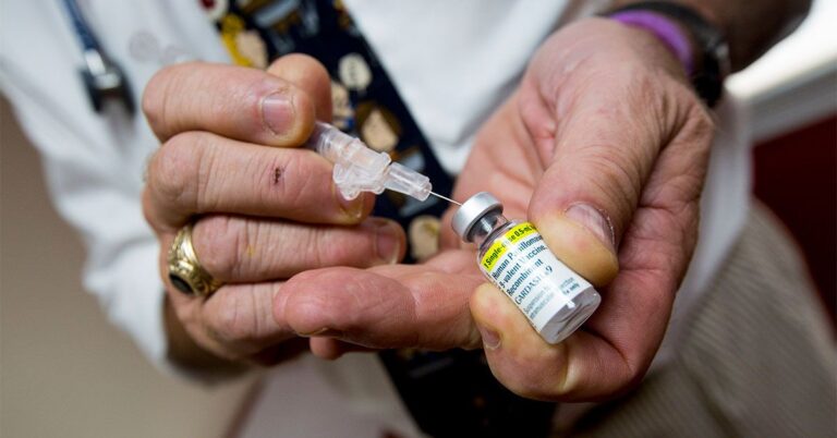 Le vaccin contre le VPH prévient le cancer chez les hommes comme chez les femmes, chercheurs…