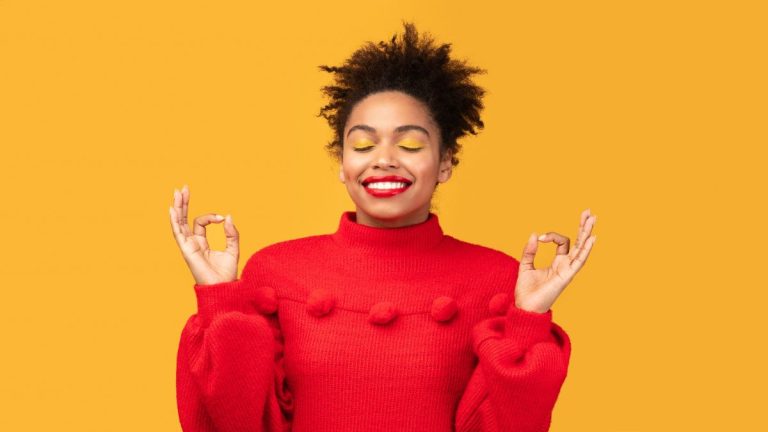 femme essayant de se destresser