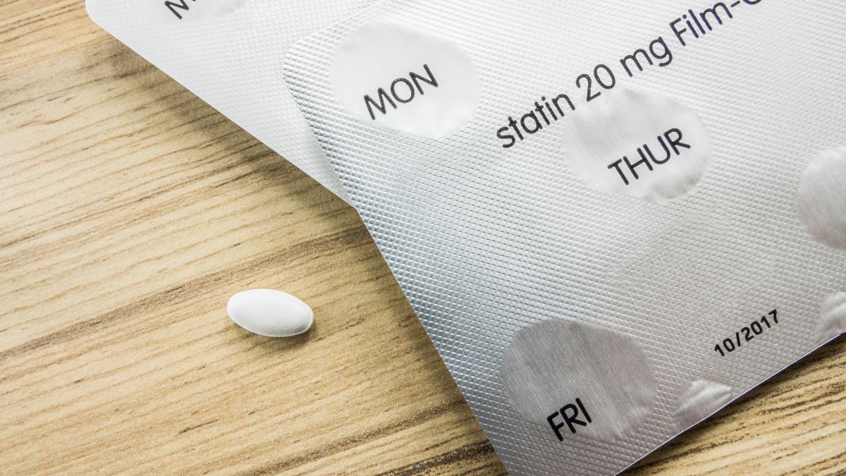 tablette de medicaments avec ecrit statines