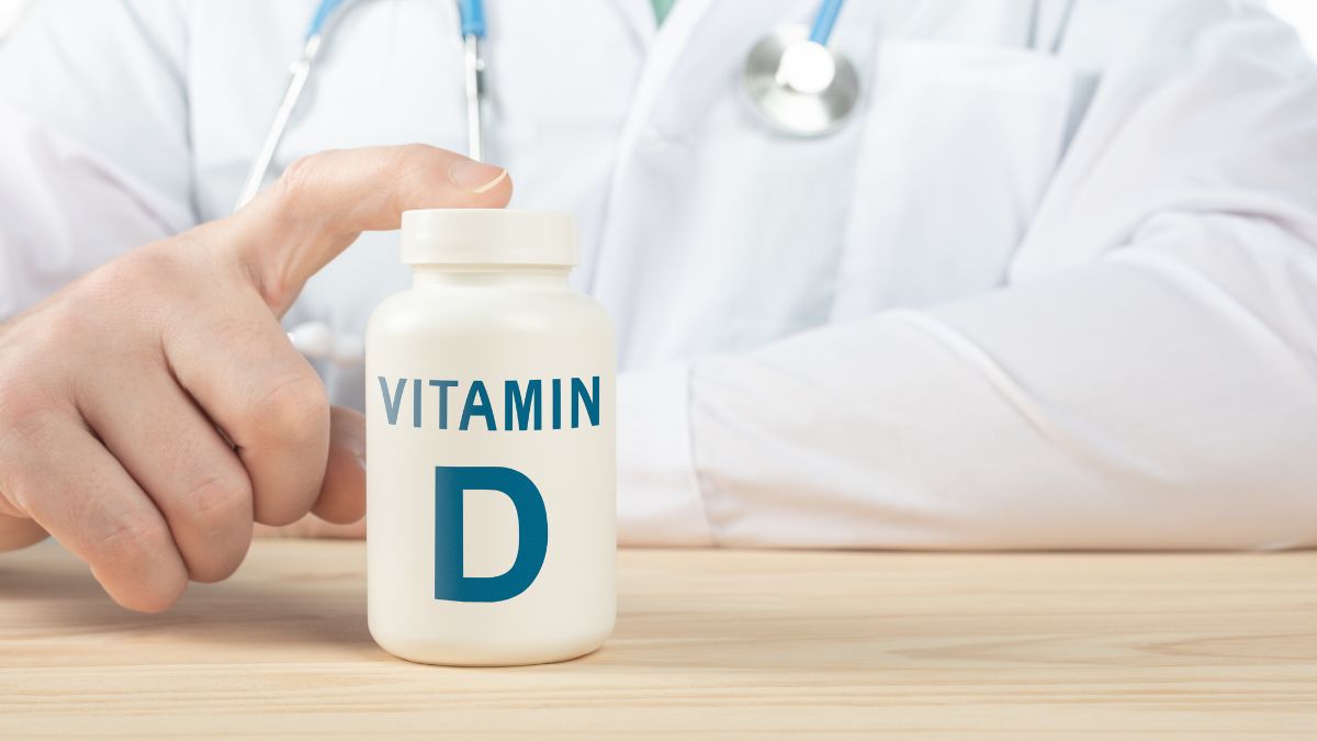 flacon de vitamine d et blouse medecin